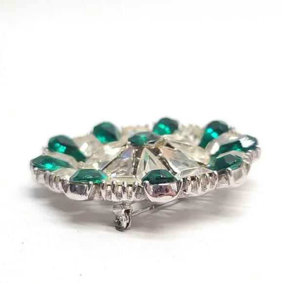 Large green clear rhinestone floral starburst brooch, Christmas NY Collection - Picture 6 of 8